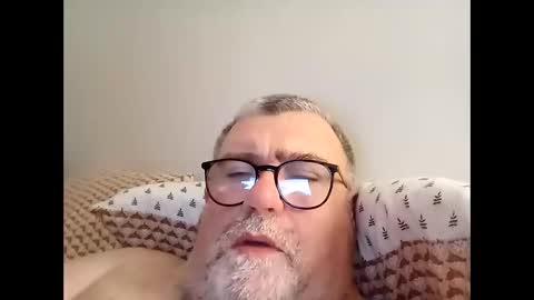 Snapshot of twohats2810 chatting on March 13, 7:09 pm twohats2810 online show from March 13, 7:09 pm