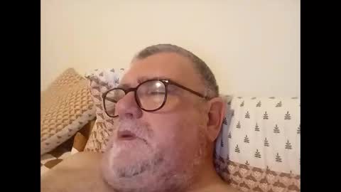 Snapshot of twohats2810 chatting on March 18, 7:50 pm twohats2810 online show from March 18, 7:50 pm