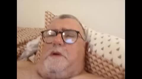 Snapshot of twohats2810 chatting on March 27, 7:13 pm twohats2810 online show from March 27, 7:13 pm