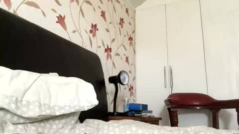 Twoheaven online show from April 7, 8:37 am