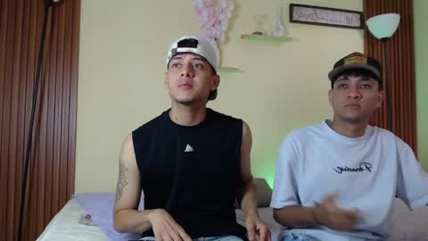 twohottrouble  online show from March 30, 9:16 pm