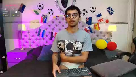 Snapshot of twunkmiguel chatting on June 25, 12:20 pm TwunkMiguel online show from June 25, 12:20 pm