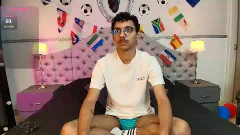Snapshot of twunkmiguel chatting on July 5, 3:02 am TwunkMiguel online show from July 5, 3:02 am