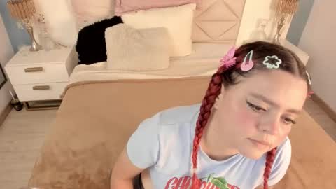 Twiggy online show from February 24, 8:07 pm