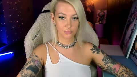 Miley online show from April 19, 2:05 pm