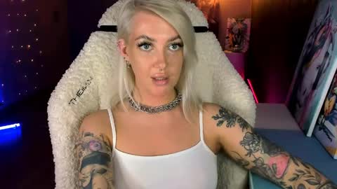 Snapshot of tykioty_miley chatting on May 7, 1:49 pm Miley online show from May 7, 1:49 pm
