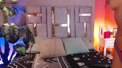 Snapshot of tyla_ks chatting on September 12, 7:36 pm tyla_ks online show from September 12, 7:36 pm