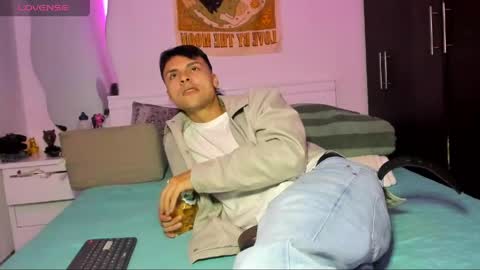 Snapshot of tyler_axel chatting on May 4, 1:45 am tyler_axel online show from May 4, 1:45 am