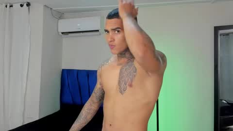 tyler_bell_ online show from March 21, 3:33 am