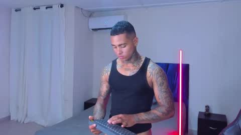 tyler_bell_ online show from March 28, 4:12 am