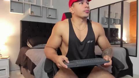 tyler_hank1 online show from December 20, 9:44 pm