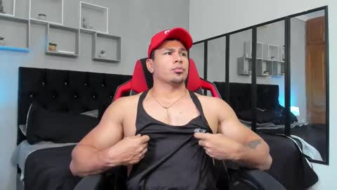 tyler_hank1 online show from February 15, 6:48 pm