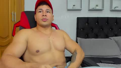 Snapshot of tyler_hank1 chatting on June 10, 7:02 pm tyler_hank1 online show from June 10, 7:02 pm