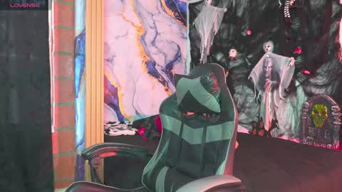 Tyler online show from October 28, 8:33 pm