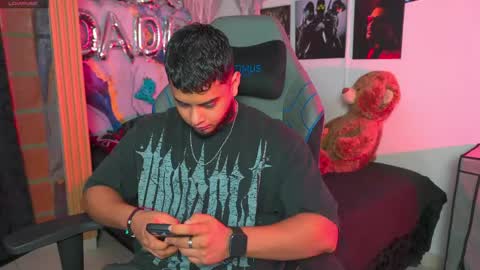 Snapshot of tyler_price01 chatting on April 23, 12:23 am Tyler online show from April 23, 12:23 am