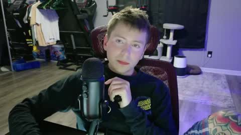 Snapshot of tylernextdoor chatting on May 21, 12:39 am Tyler online show from May 21, 12:39 am