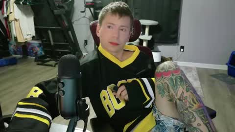 Snapshot of tylernextdoor chatting on May 22, 1:46 am Tyler online show from May 22, 1:46 am