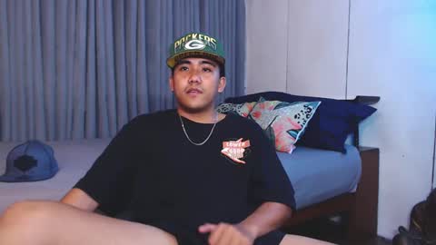 Snapshot of tylerwatson22 chatting on December 25, 9:02 am tyler online show from December 25, 9:02 am