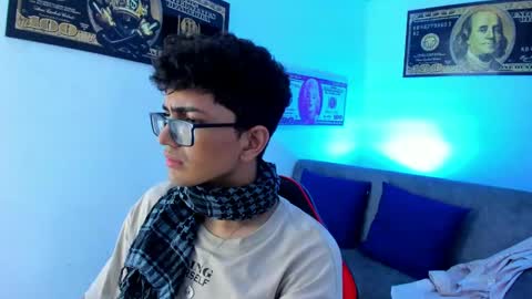Snapshot of tylerwhiite_ chatting on December 28, 8:48 am online show from December 28, 8:48 am