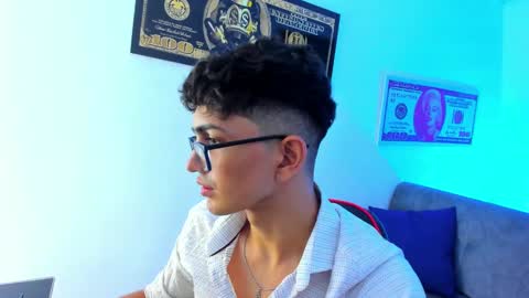 Snapshot of tylerwhiite_ chatting on December 31, 3:01 am online show from December 31, 3:01 am
