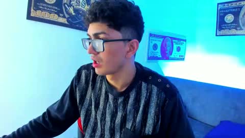Snapshot of tylerwhiite_ chatting on January 7, 2:53 am online show from January 7, 2:53 am