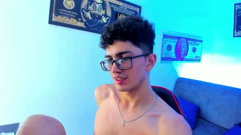 Snapshot of tylerwhiite_ chatting on January 7, 8:56 am online show from January 7, 8:56 am
