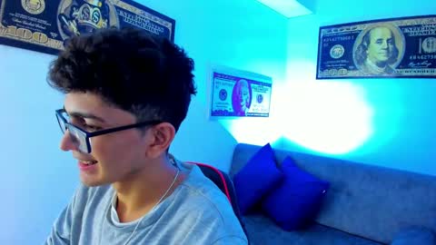 Snapshot of tylerwhiite_ chatting on January 8, 5:59 am online show from January 8, 5:59 am