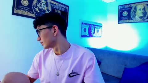 Snapshot of tylerwhiite_ chatting on January 9, 2:54 am online show from January 9, 2:54 am