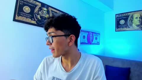 Snapshot of tylerwhiite_ chatting on January 10, 7:04 am online show from January 10, 7:04 am