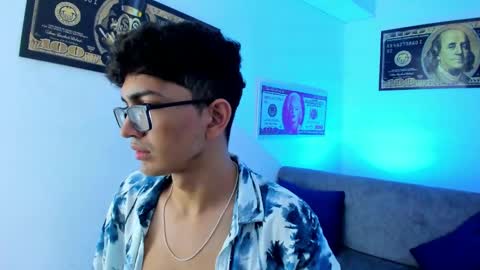 Snapshot of tylerwhiite_ chatting on January 11, 3:13 am online show from January 11, 3:13 am