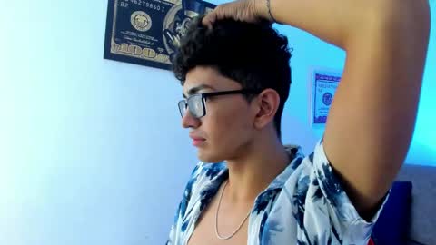 Snapshot of tylerwhiite_ chatting on January 11, 6:24 am online show from January 11, 6:24 am