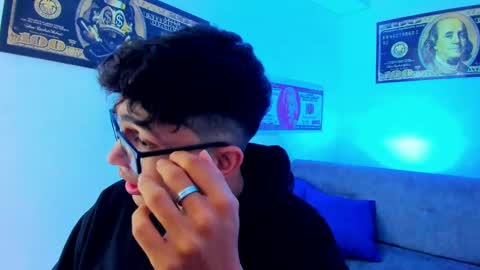 Snapshot of tylerwhiite_ chatting on January 14, 6:34 am online show from January 14, 6:34 am