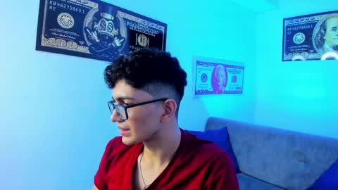 Snapshot of tylerwhiite_ chatting on January 15, 6:54 am online show from January 15, 6:54 am