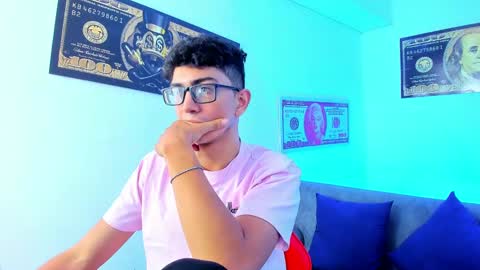 Snapshot of tylerwhiite_ chatting on January 18, 2:58 am online show from January 18, 2:58 am