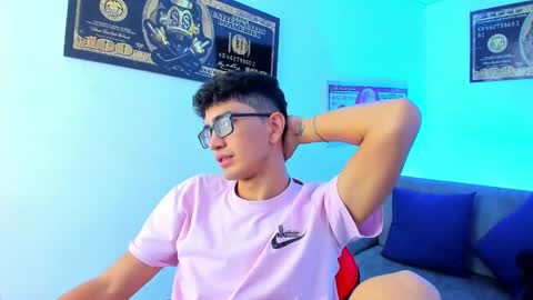 Snapshot of tylerwhiite_ chatting on January 18, 6:56 am online show from January 18, 6:56 am