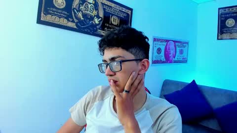 Snapshot of tylerwhiite_ chatting on January 21, 6:33 am online show from January 21, 6:33 am