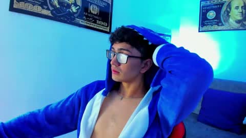 Snapshot of tylerwhiite_ chatting on January 24, 3:11 am online show from January 24, 3:11 am