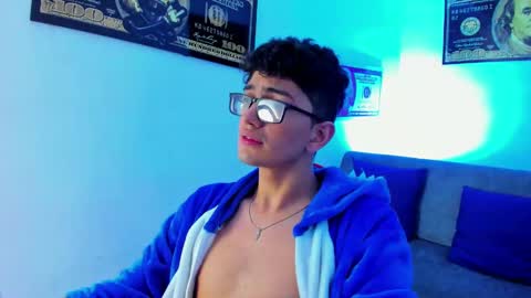 Snapshot of tylerwhiite_ chatting on January 24, 6:35 am online show from January 24, 6:35 am