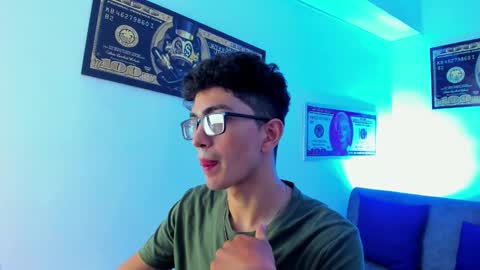 Snapshot of tylerwhiite_ chatting on January 24, 9:39 am online show from January 24, 9:39 am