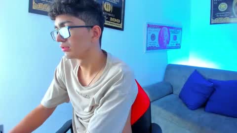 Snapshot of tylerwhiite_ chatting on January 25, 6:34 am online show from January 25, 6:34 am