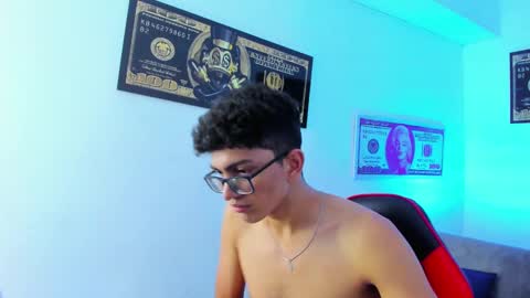 Snapshot of tylerwhiite_ chatting on January 28, 6:27 am online show from January 28, 6:27 am