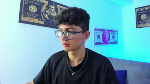 Snapshot of tylerwhiite_ chatting on January 29, 3:01 am online show from January 29, 3:01 am