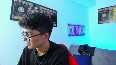Snapshot of tylerwhiite_ chatting on January 29, 6:54 am online show from January 29, 6:54 am