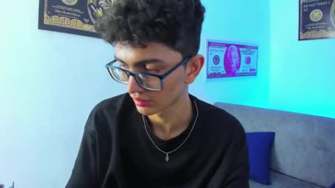 Snapshot of tylerwhiite_ chatting on January 29, 9:55 am online show from January 29, 9:55 am