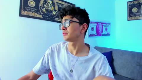 Snapshot of tylerwhiite_ chatting on February 4, 6:57 am online show from February 4, 6:57 am
