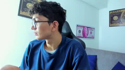 Snapshot of tylerwhiite_ chatting on February 11, 2:57 am online show from February 11, 2:57 am