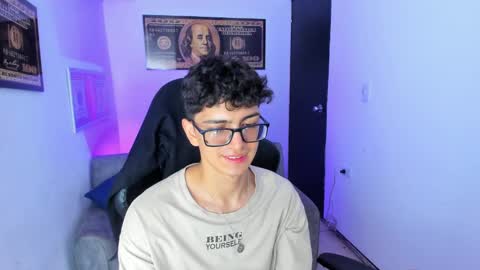 Snapshot of tylerwhiite_ chatting on February 26, 2:59 am online show from February 26, 2:59 am