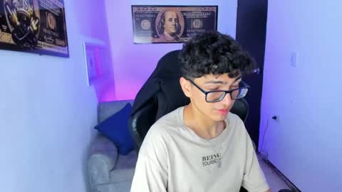 Snapshot of tylerwhiite_ chatting on February 26, 6:04 am online show from February 26, 6:04 am