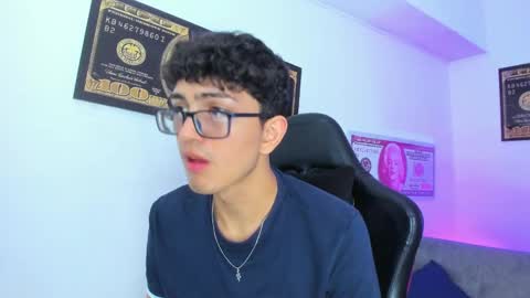 Snapshot of tylerwhiite_ chatting on March 11, 2:54 am online show from March 11, 2:54 am