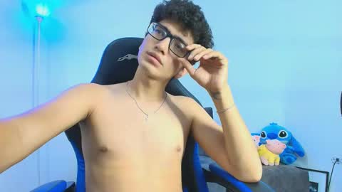 Snapshot of tylerwhiite_ chatting on September 23, 4:04 am online show from September 23, 4:04 am